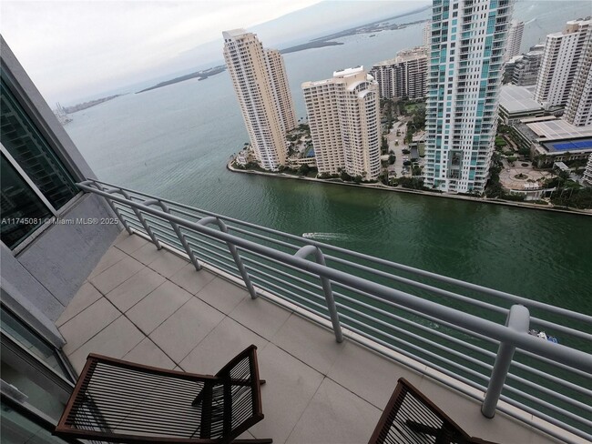 Foto del edificio - 325 S Biscayne Blvd