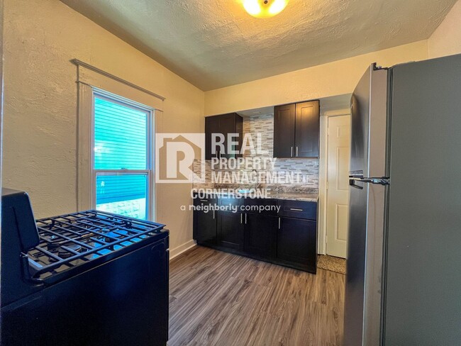 Foto del edificio - 2-Bedroom Townhome-Style Duplex with Priva...