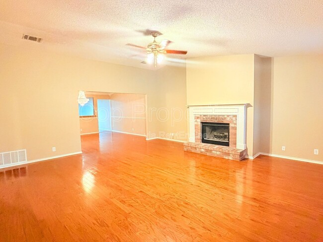 Building Photo - 15022 Polynesian