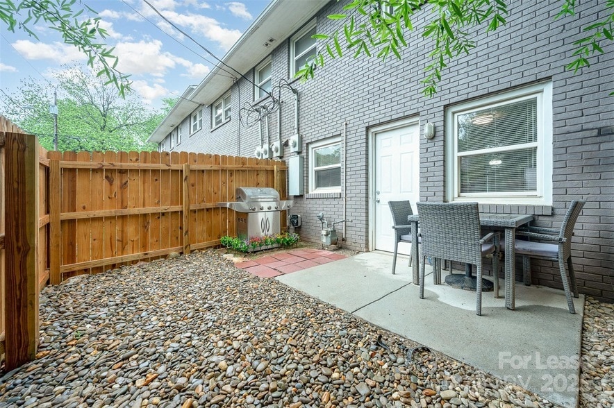 Primary Photo - 1520 Seigle Ave