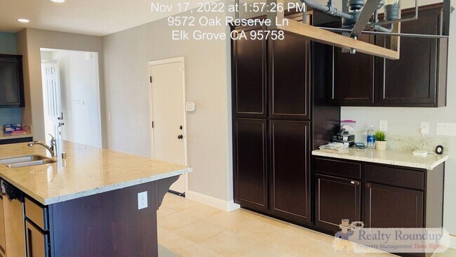 Building Photo - 4 Bed, 3 Bath Home in Elk Grove
