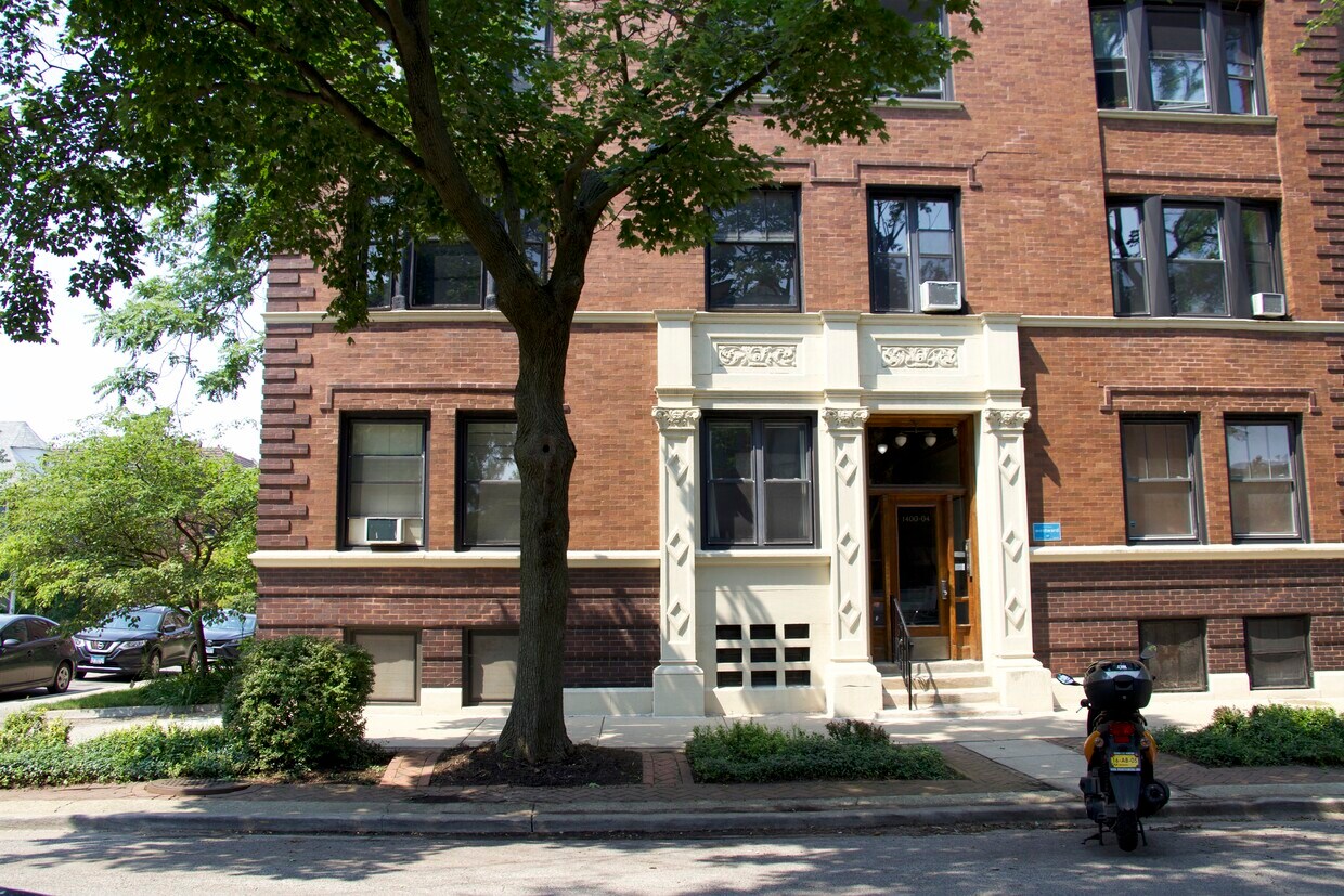 Building Front - 1404 E 56th St