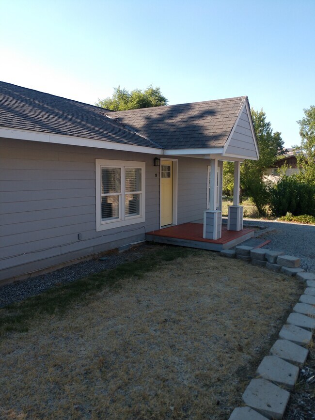Building Photo - 19 Riverview Dr