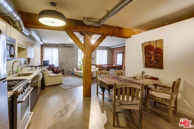 Building Photo - 527 Molino St