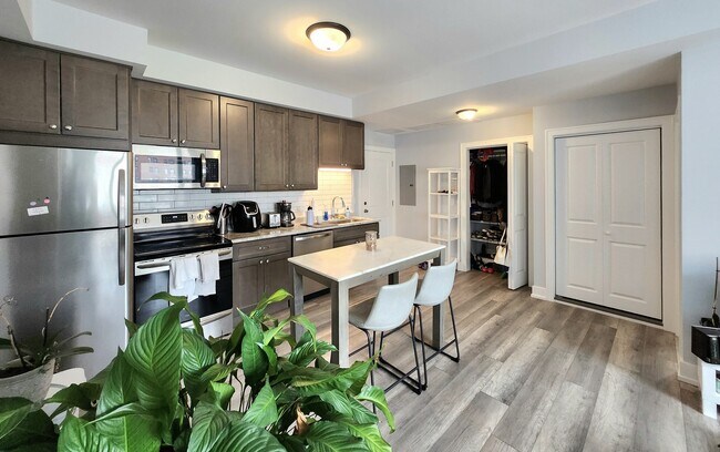 Foto del edificio - 1424 E 53rd St