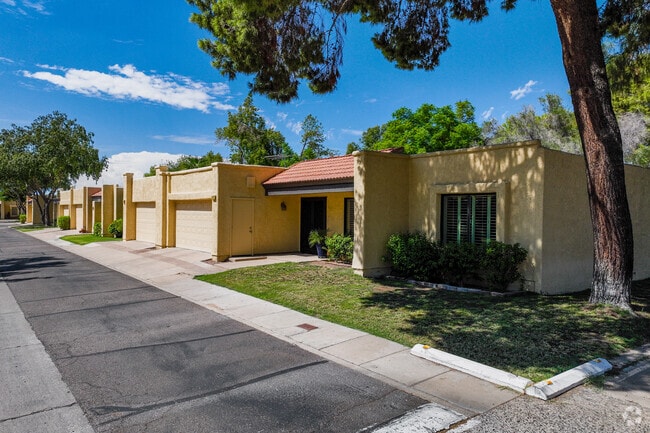 Building Photo - Orangeaire Villas
