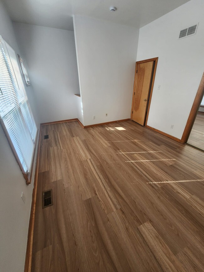 Building Photo - 1209 N 11th St