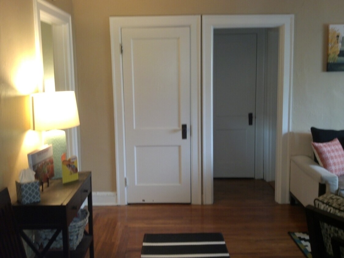 Foto principal - 3701 Woodland Ave