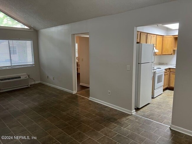 Building Photo - 8160 San Jose Manor Dr E
