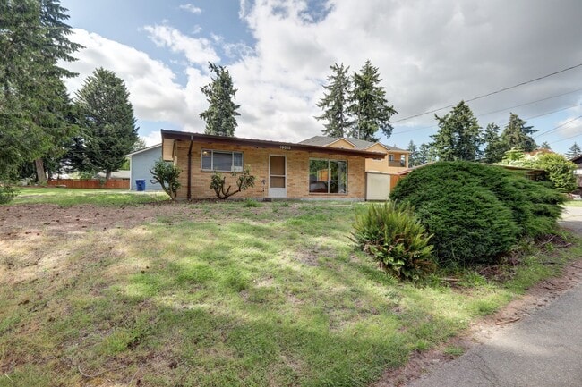 Photo - Quiet Neighborhood Forest Like Setting. Gr... House