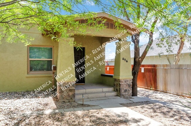 Foto del edificio - 826 E 6th St