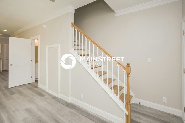 Building Photo - 2 Bedroom Pet-Friendly Home in St. Petersburg, FL with Main Street Renewal