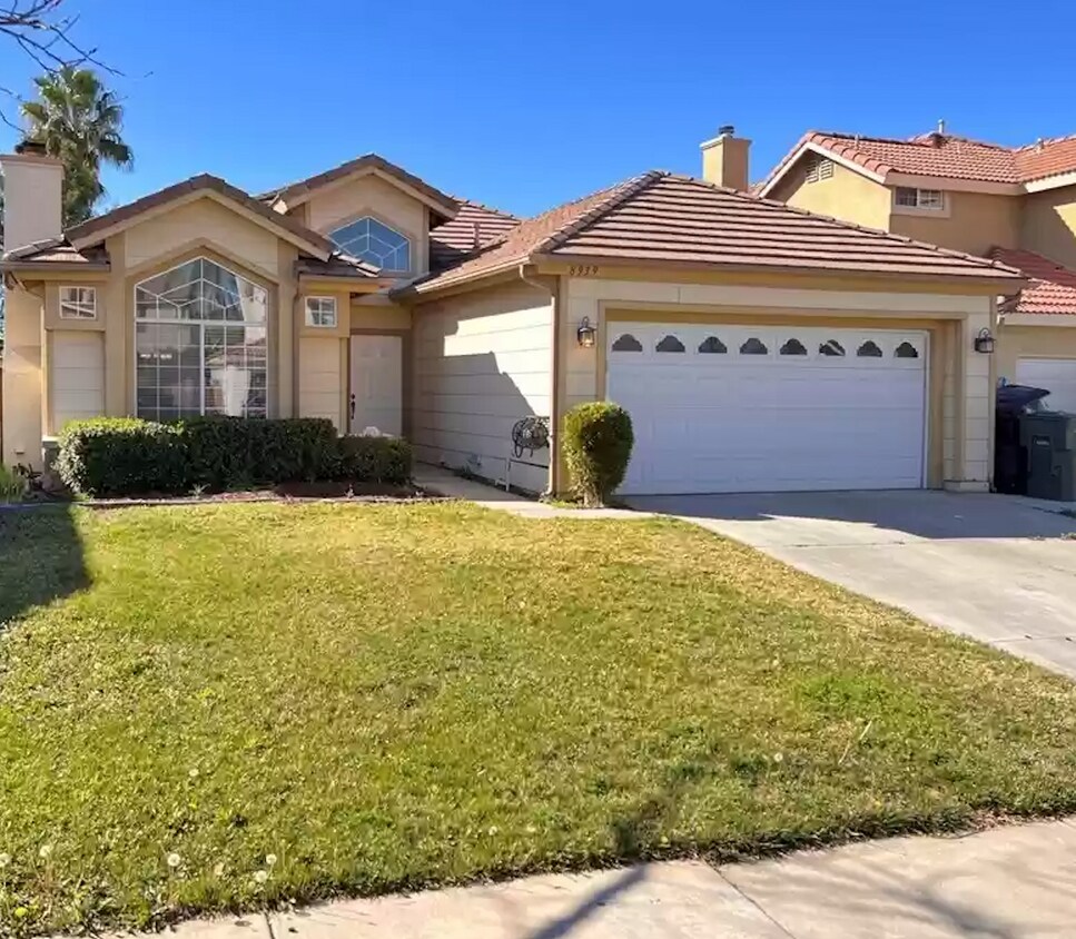 Foto principal - 8939 Barton St