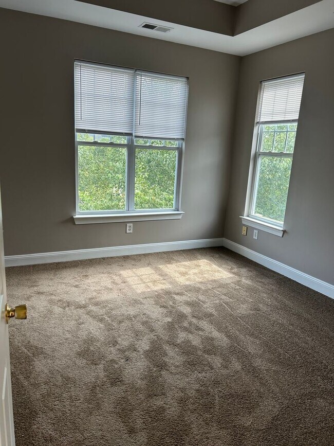 Building Photo - 2 Bedroom 2 Bathroom Condo in Charlotte