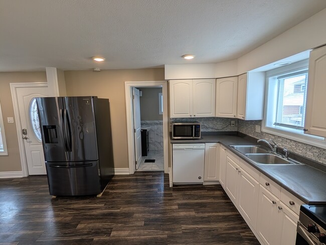 Kitchen - 209 3rd St