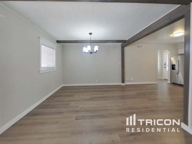 Building Photo - 12505 Conejo Rd NE