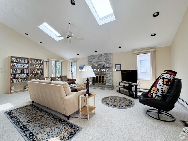 Building Photo - 55 Esty Farm Rd