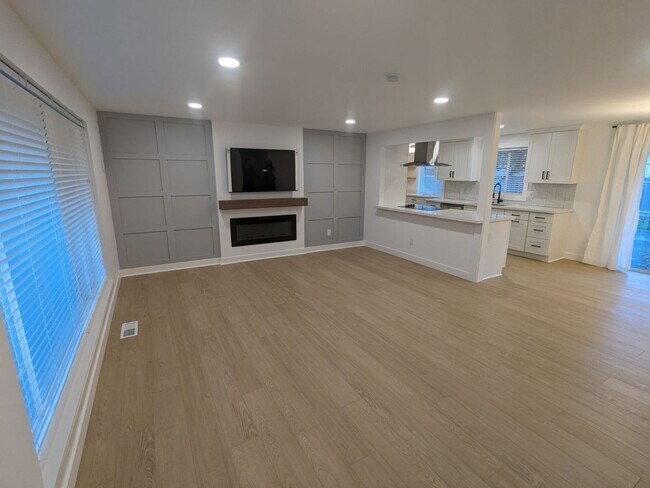 Building Photo - Robinswood Neighborhood  3 Bedroom Rambler