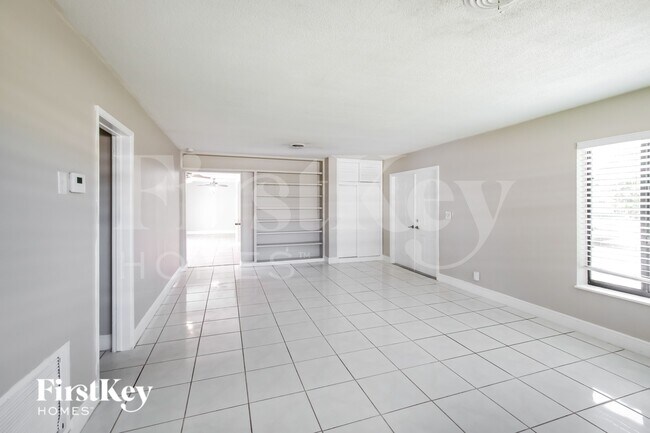 Foto del edificio - 6240 NW 17th St