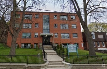 Building Photo - 132 Castlefield Av
