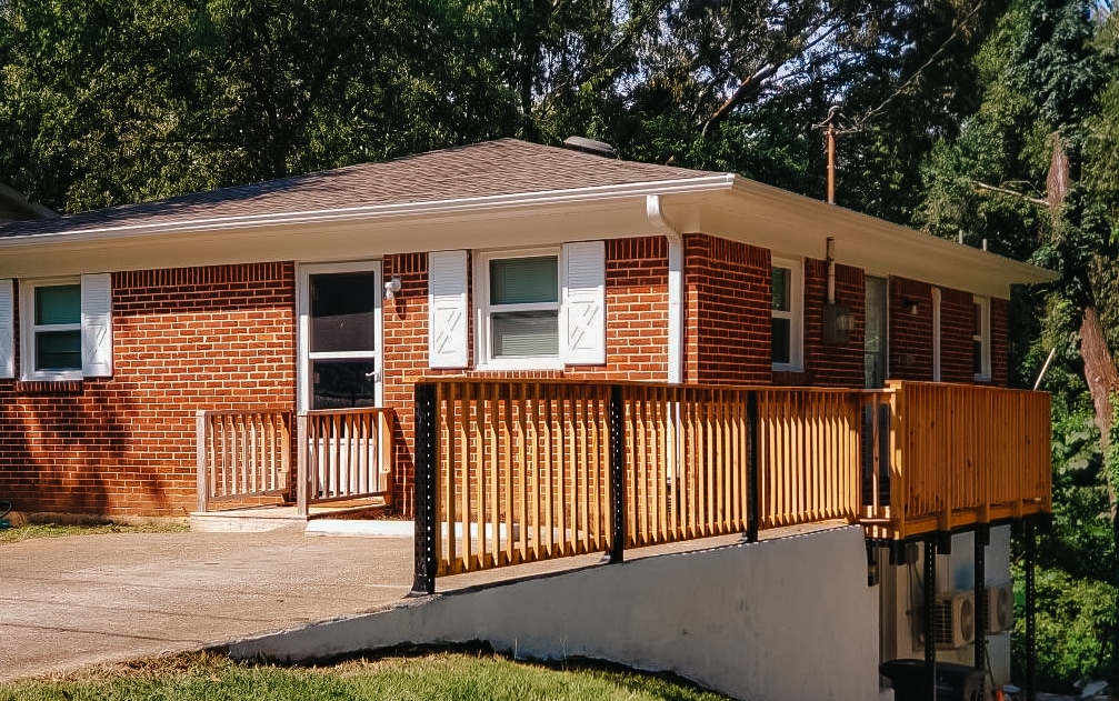 Side Entry For Unit A - 721 High St