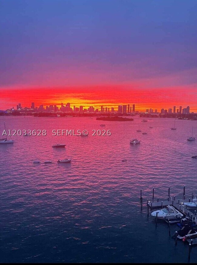 Foto del edificio - 1500 Bay Dr E