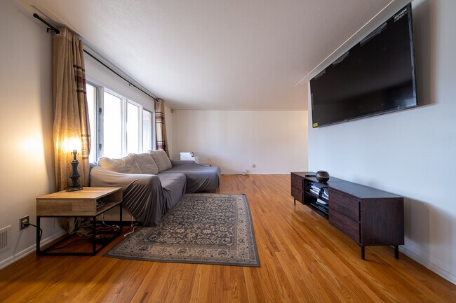 Foto del edificio - 1712 E 89th St