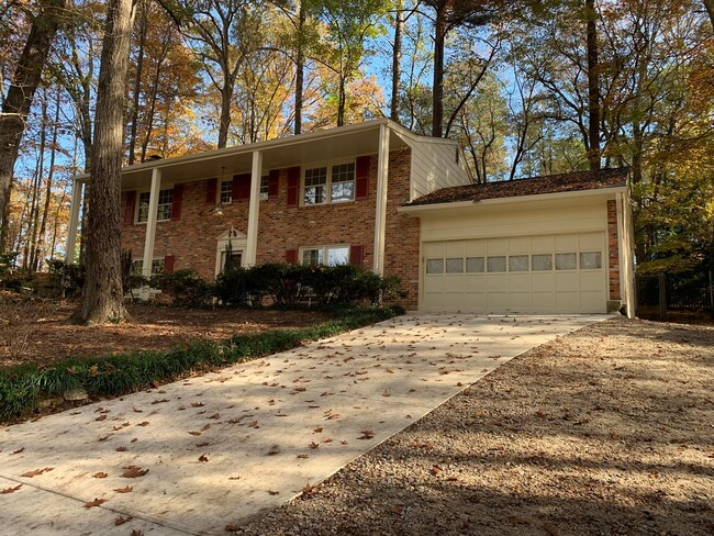 Building Photo - LAUREL HILLS NEIGHBORHOOD- 3 BEDROOM 2 STO...