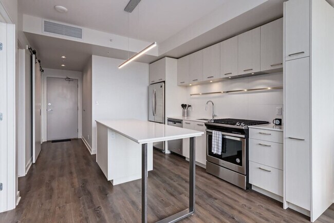 Building Photo - 202-214 14 Ave SW