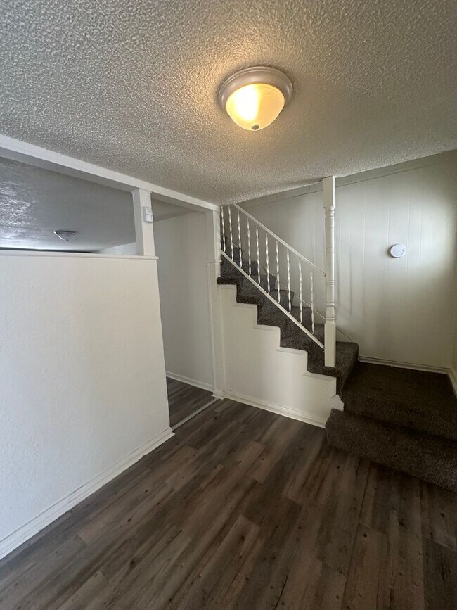 Building Photo - Newly Remolded Spacious 4 Bedroom!