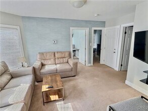 Building Photo - 10 Maple Ave