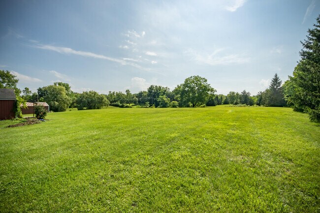 Foto del edificio - 18485 Ridge Rd