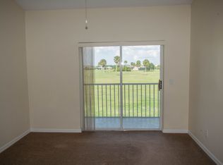 Building Photo - Second Floor 3 Bed 2 Bath Condo in South K...