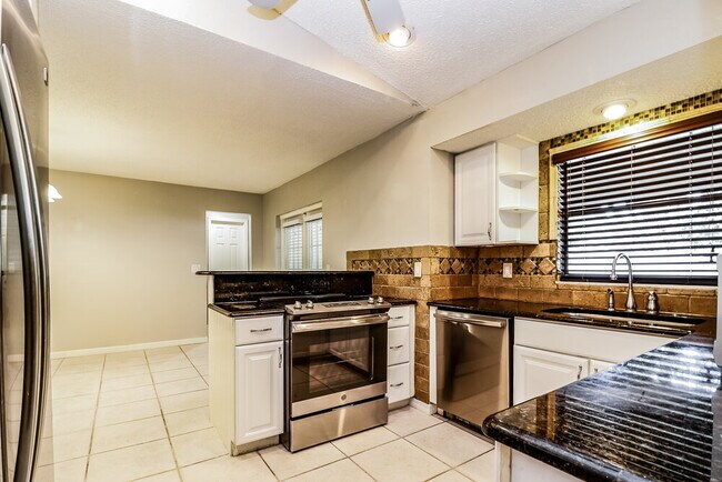 Building Photo - 5503 Bluejay Ln