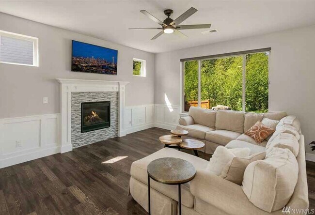 Living Room - 2208 Cady Dr