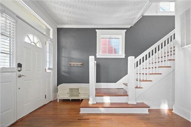 Building Photo - Classic 3 bedroom Home in the heart of Colonial Place