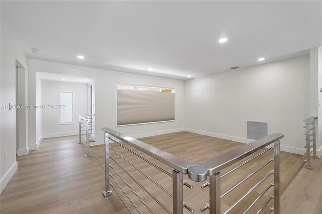 Building Photo - 4914 SW 90th Ave