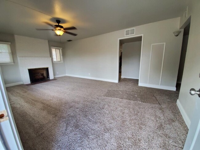 Building Photo - 1415 De Witt Ave