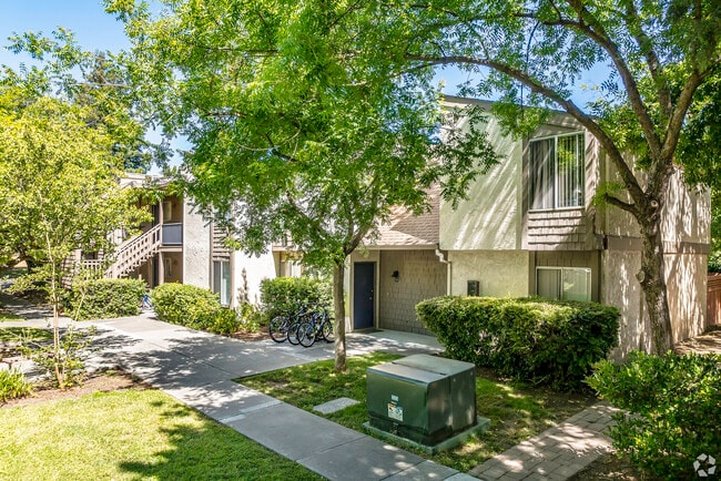 Building Photo - Alvarado Parkside Apartments