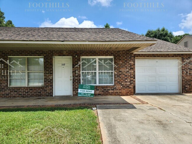 Foto del edificio - 2 Bedroom Duplex off Hwy 29 S with New Car...