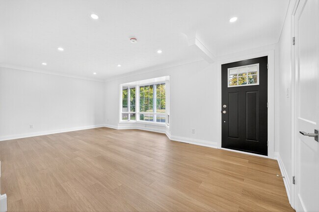 Building Photo - 29 Kings Grant Rd