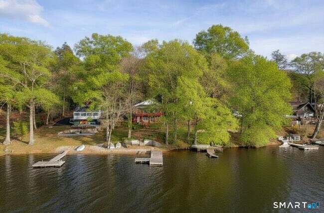 Foto del edificio - 542 Lake Dr