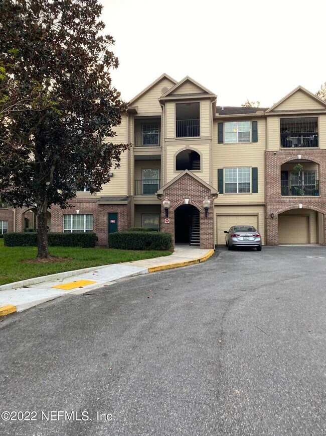 Foto del edificio - 7800 Point Meadows Dr