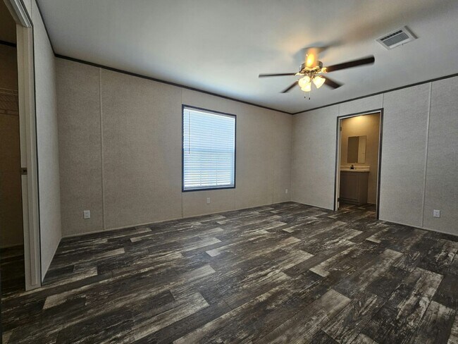 Building Photo - 6711 Hidden Oaks Dr