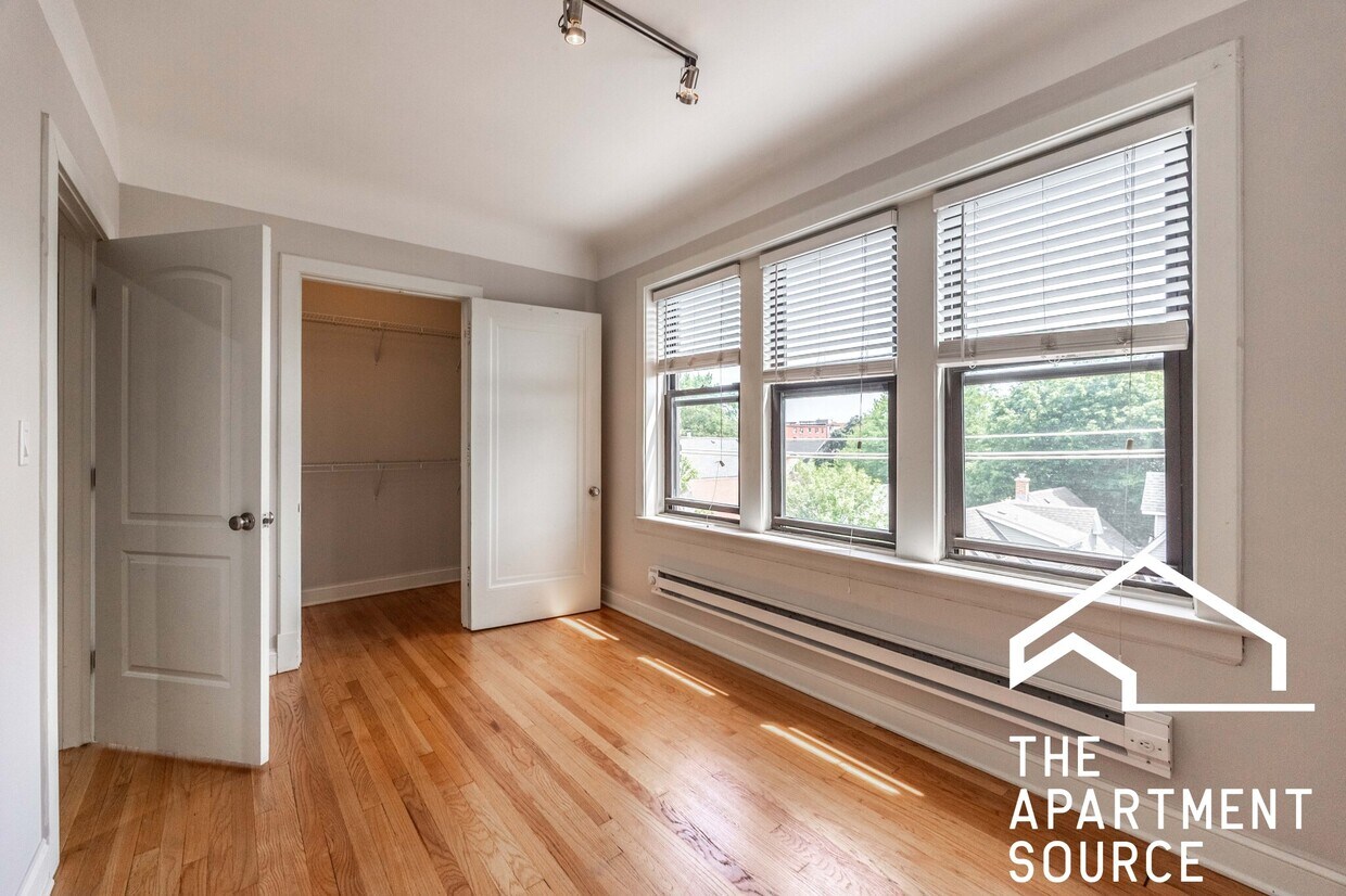 Foto principal - 2329 N Rockwell St