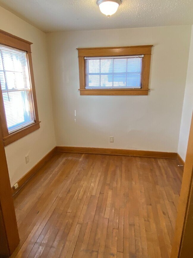 Building Photo - Charming 3 Bedroom Bungalow