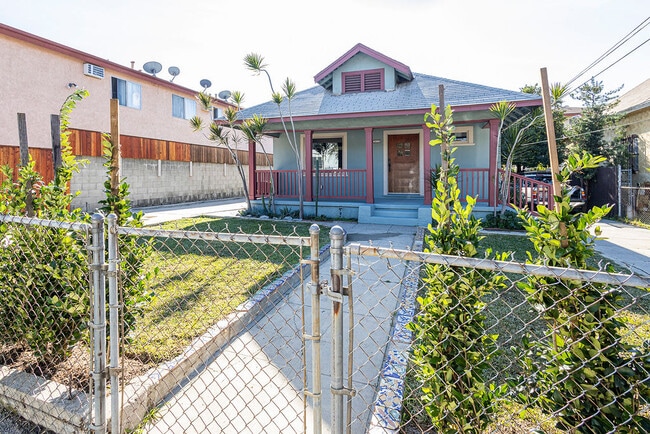 Photo - 1616 Bridge St House