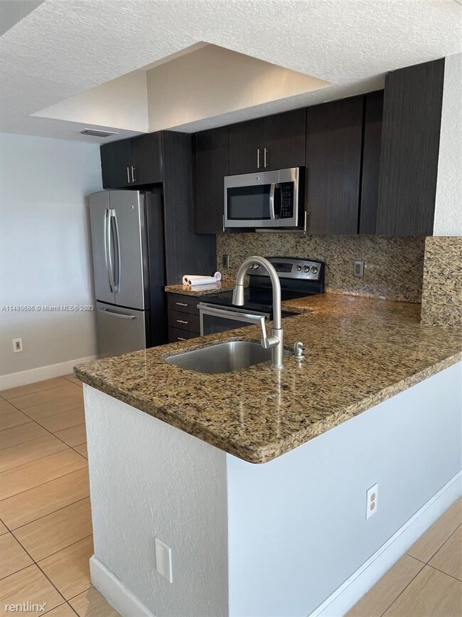 Foto del edificio - 3 br, 3 bath House - 711 SW 148th Ave Apt ...