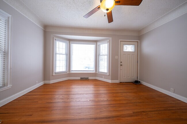 Foto del edificio - 3531-2 1/2 2 1/2 St NE