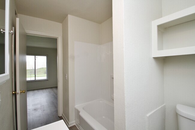 Baño - 1303 S Cove Blvd